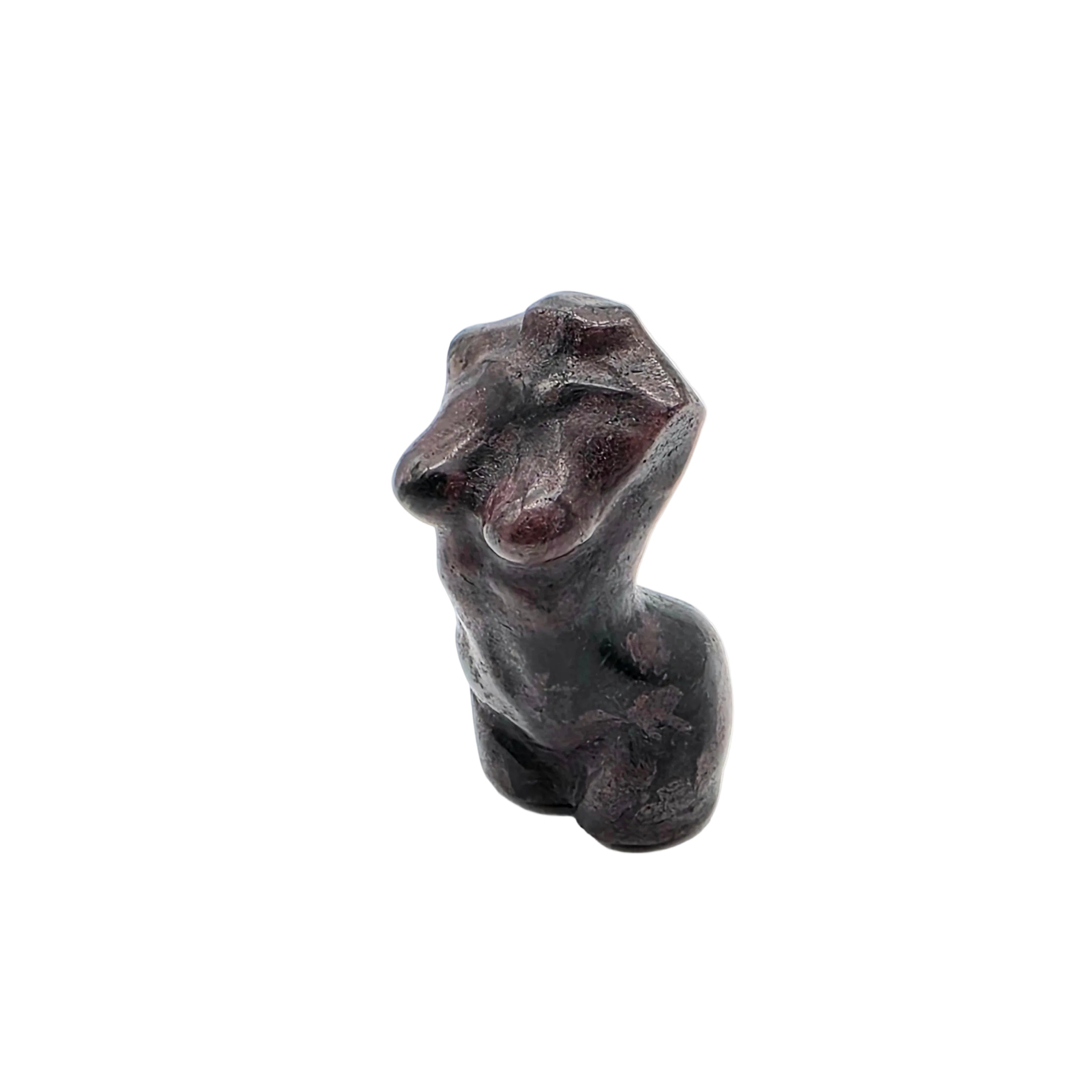 Frauenoberkörper aus Naturstein – Granat, Obsidian, Moosachat, Rosenquarz & Howlite