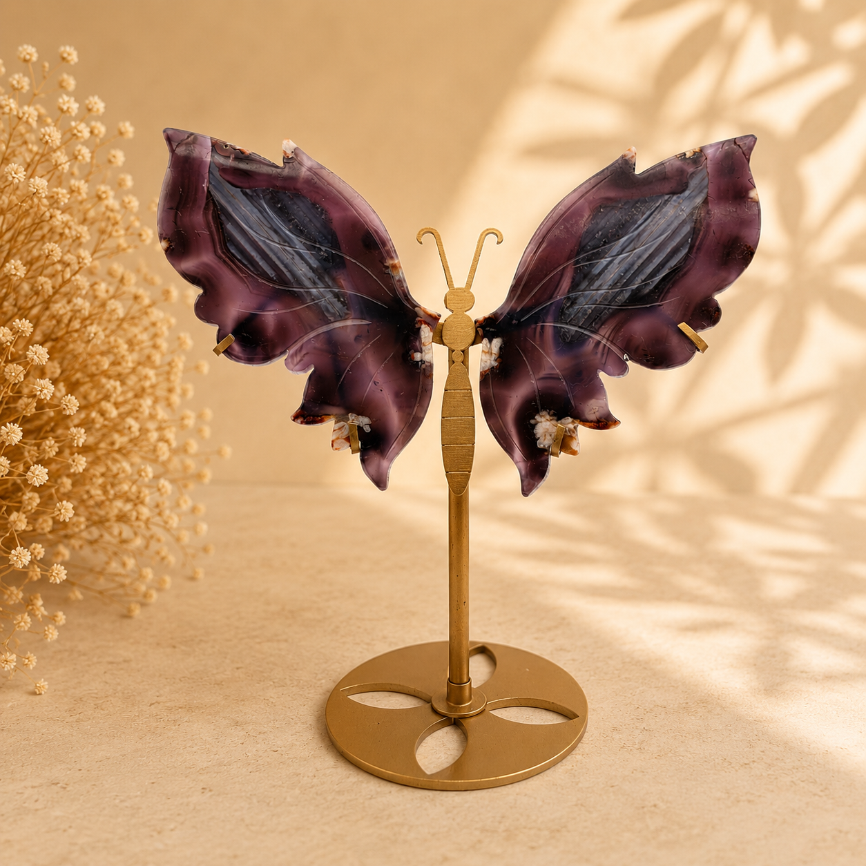 Blauer Blumenachat-Schmetterling auf Metallständer – dekoratives Naturstein-Unikat