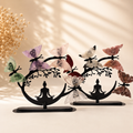 Buddha mit Kristall-Schmetterlingen – Dekorative Metallfigur mit Natursteinen