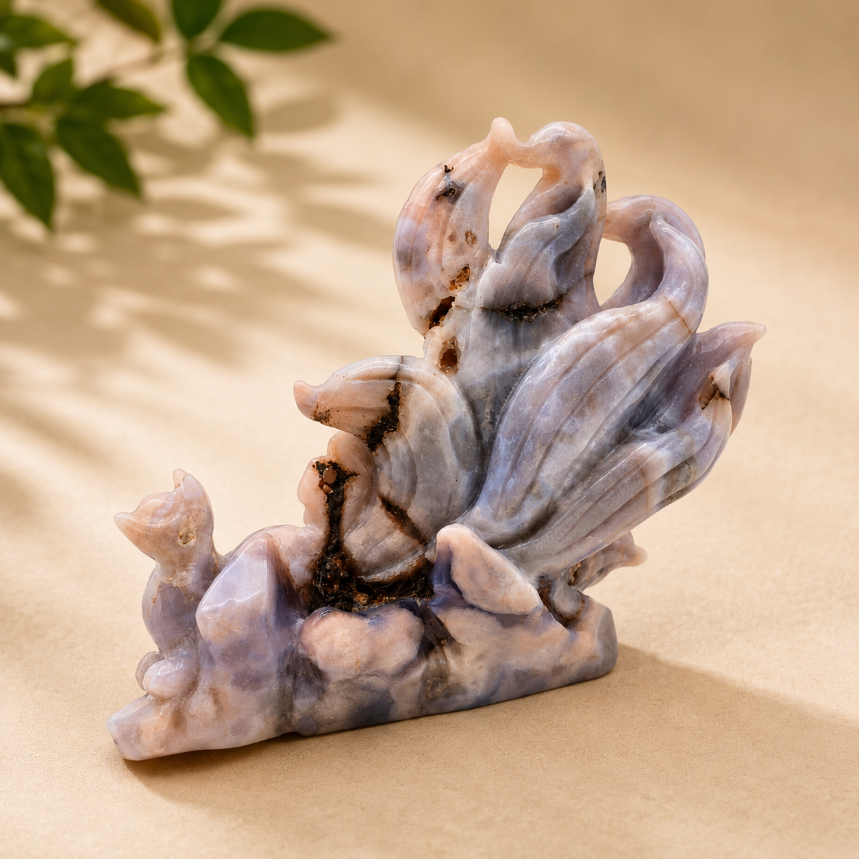 Nine Tail Fox aus Blauem Blumenachat